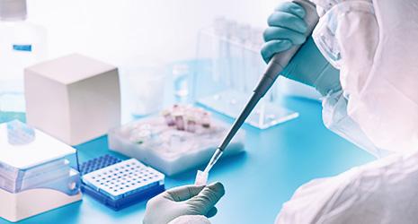 Experimental researcher is using a pipette